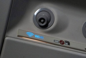 Wi-Fi v kabini še ne pomeni, da je mogoč dostop do interneta. Ryanair kani ponuditi Wi-Fi za ogled razvedrilnih vsebin na napravah potnikov, dostopa do interneta pa ne.